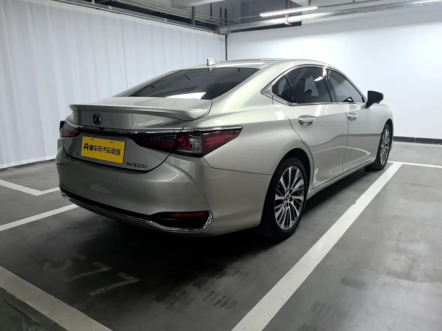 Lexus ES 2021 г. 49505 км. — фото 7