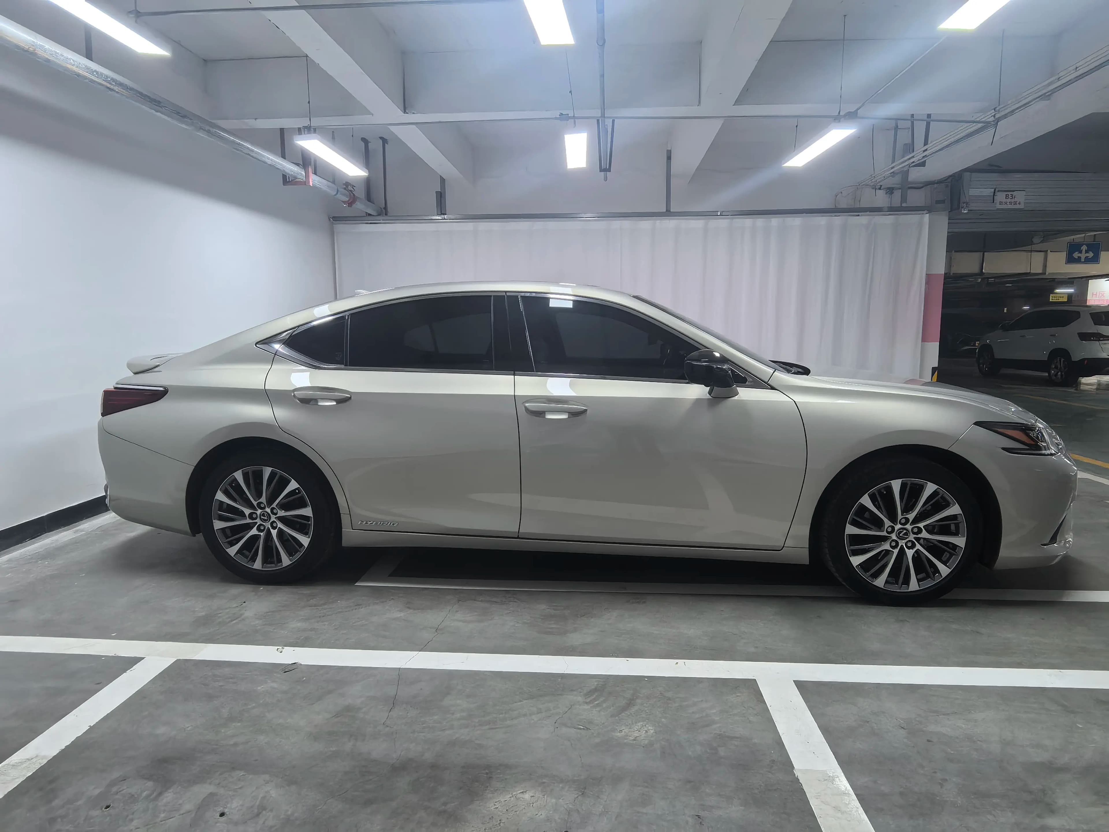 Lexus ES 2021 г. 49505 км. — фото 8