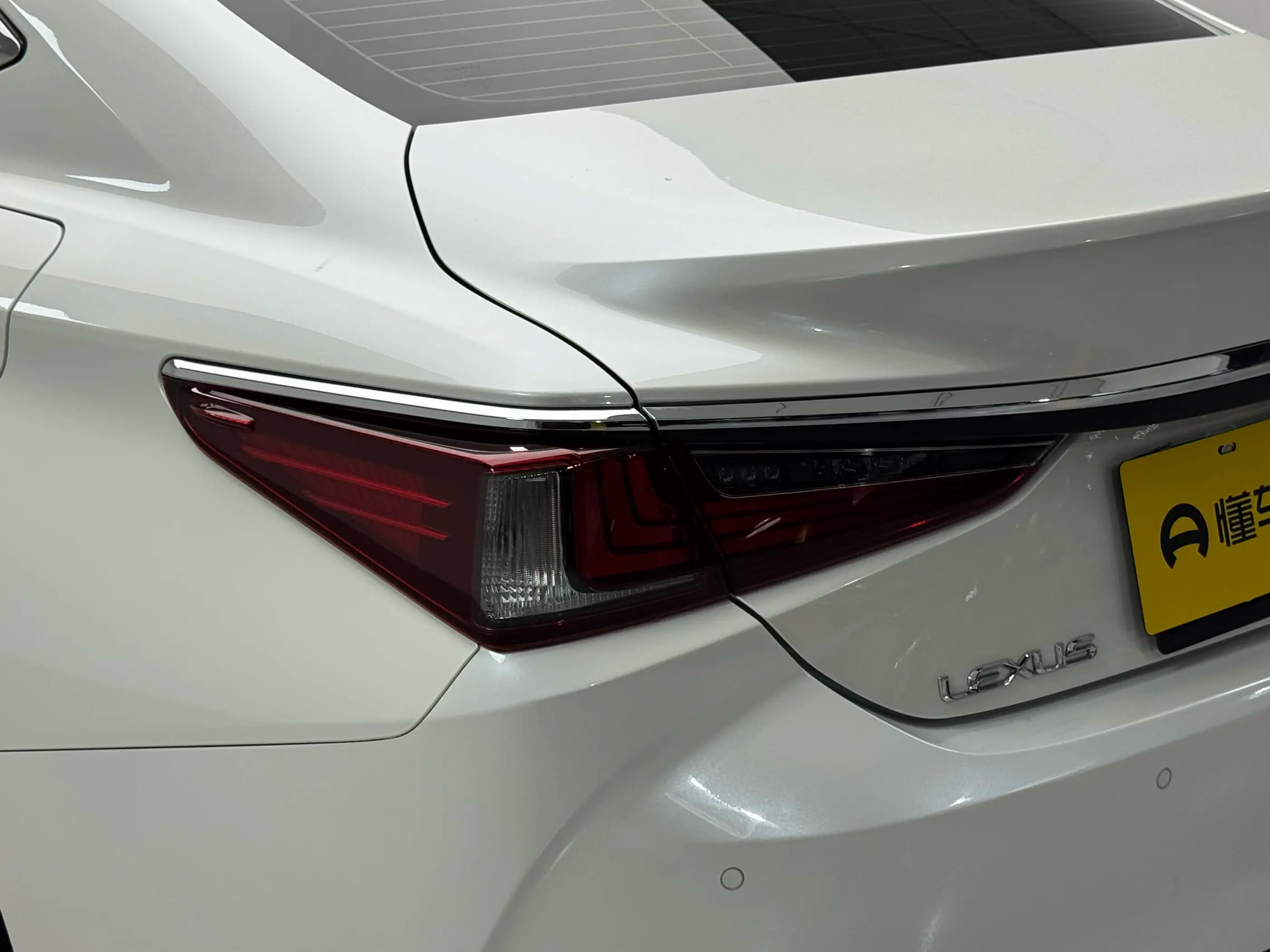 Lexus ES 2023 г. 22306 км. — фото 13