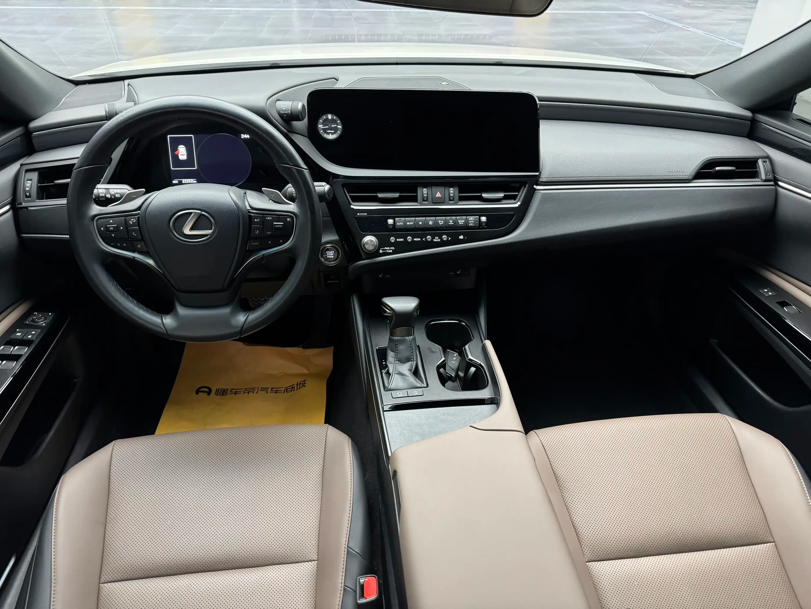Lexus ES 2023 г. 22306 км. — фото 14