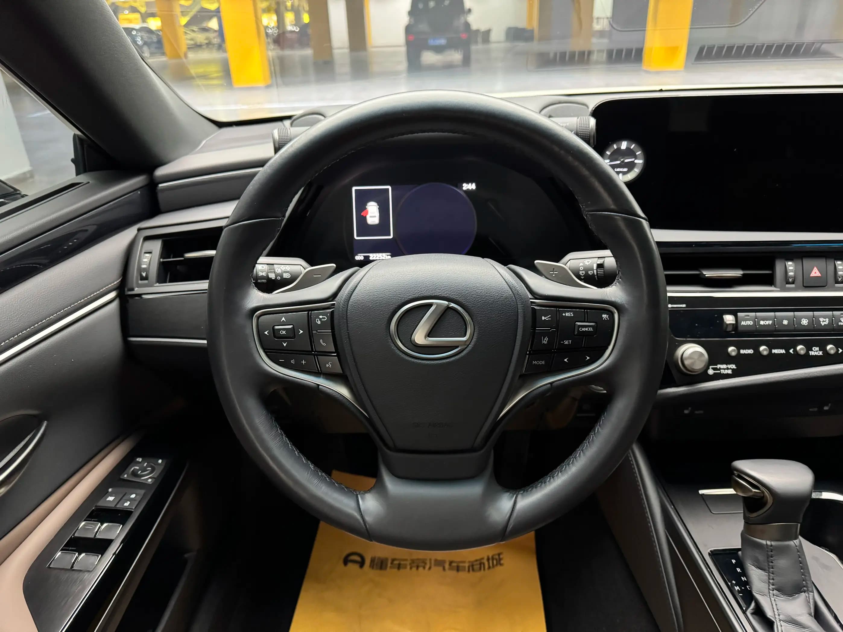 Lexus ES 2023 г. 22306 км. — фото 16