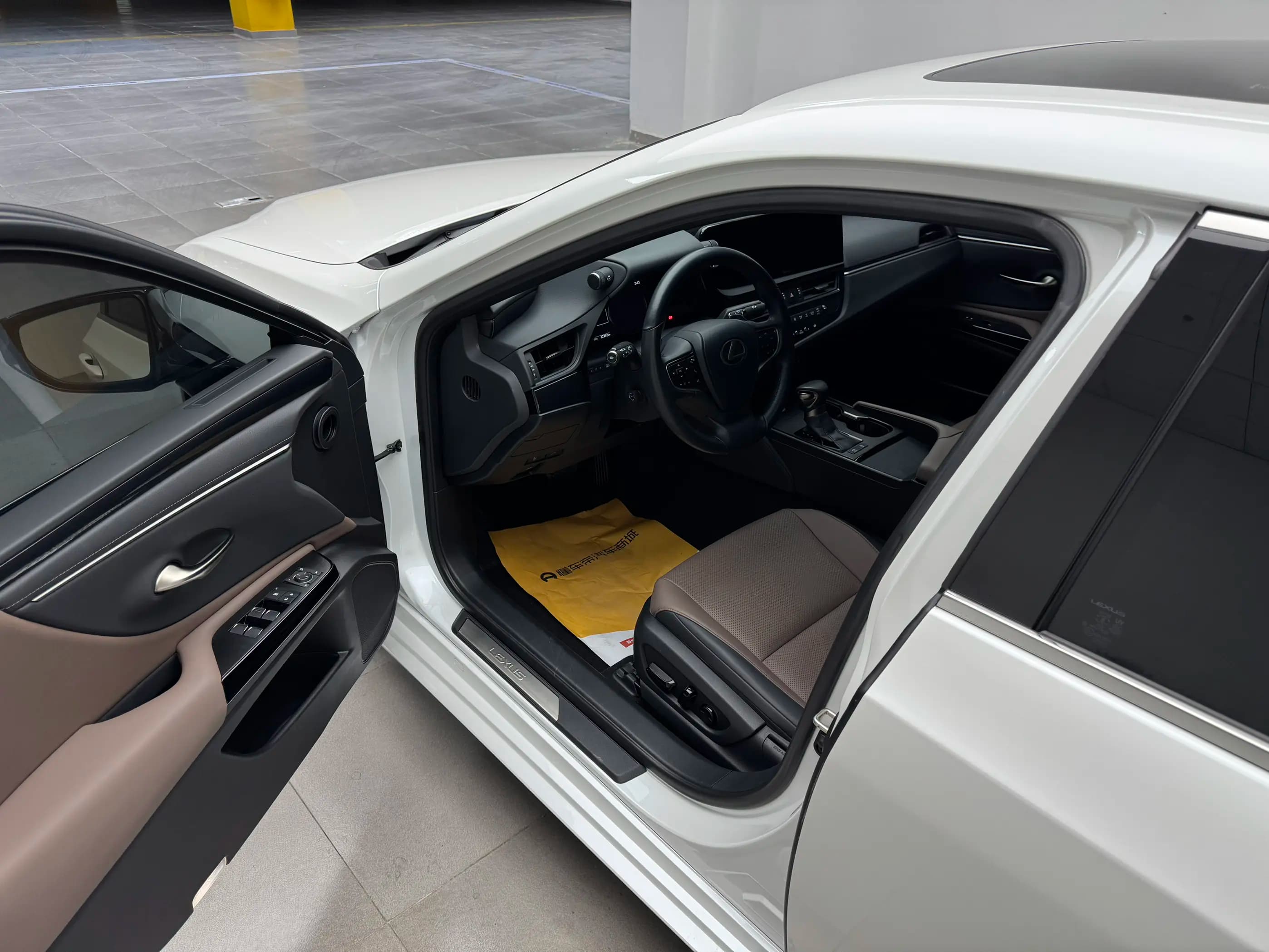 Lexus ES 2023 г. 22306 км. — фото 17
