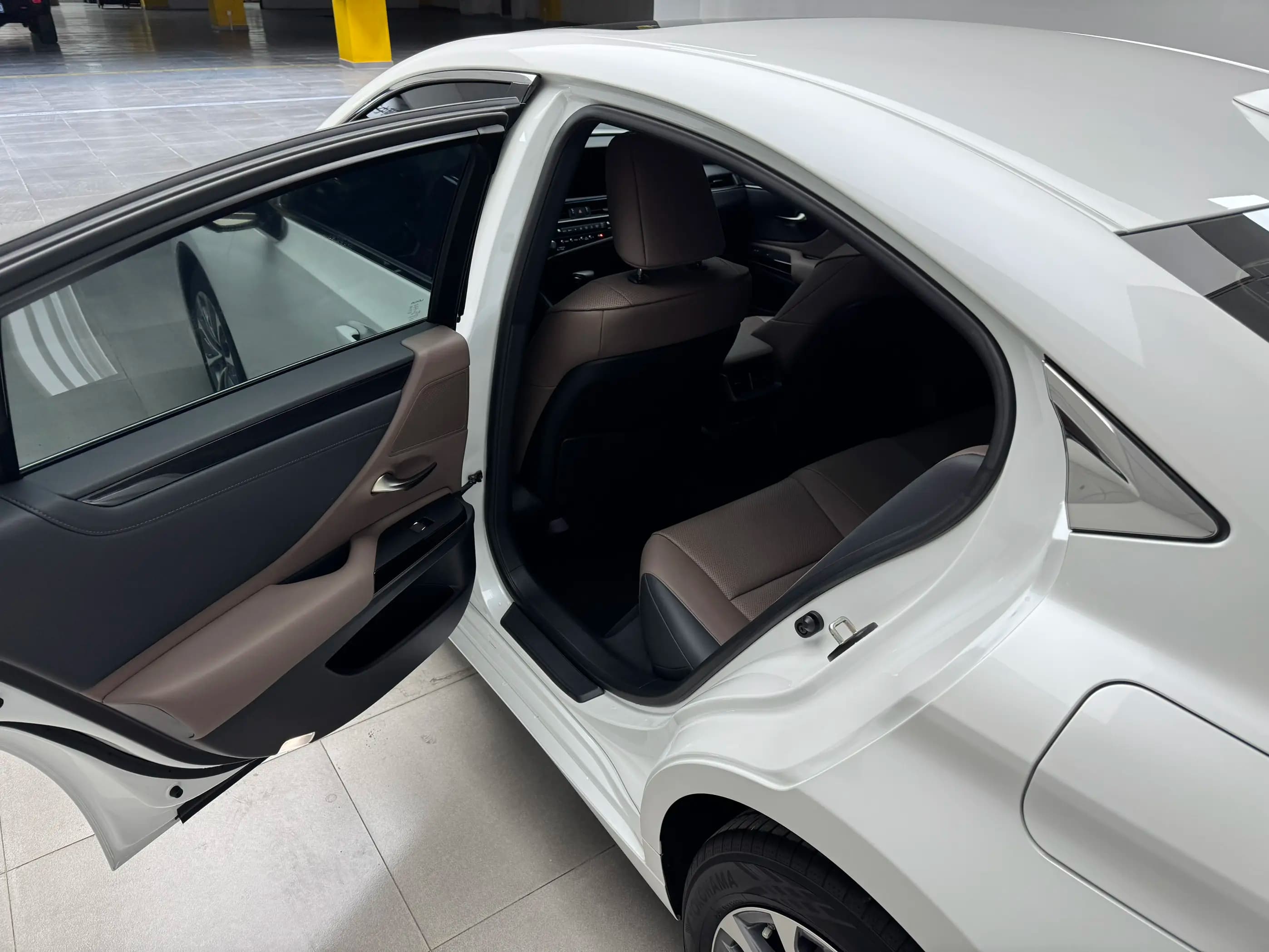 Lexus ES 2023 г. 22306 км. — фото 18