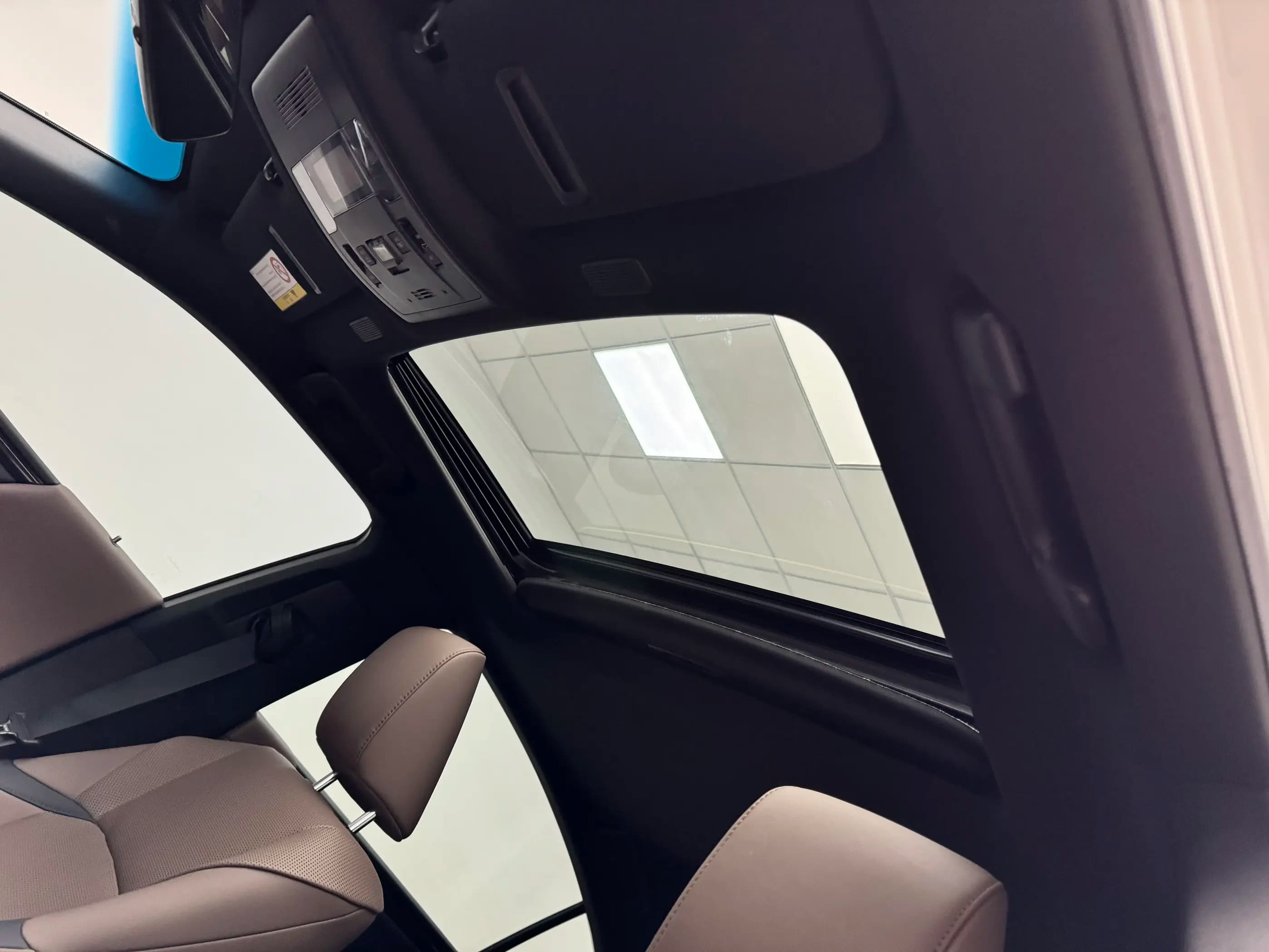 Lexus ES 2023 г. 22306 км. — фото 19