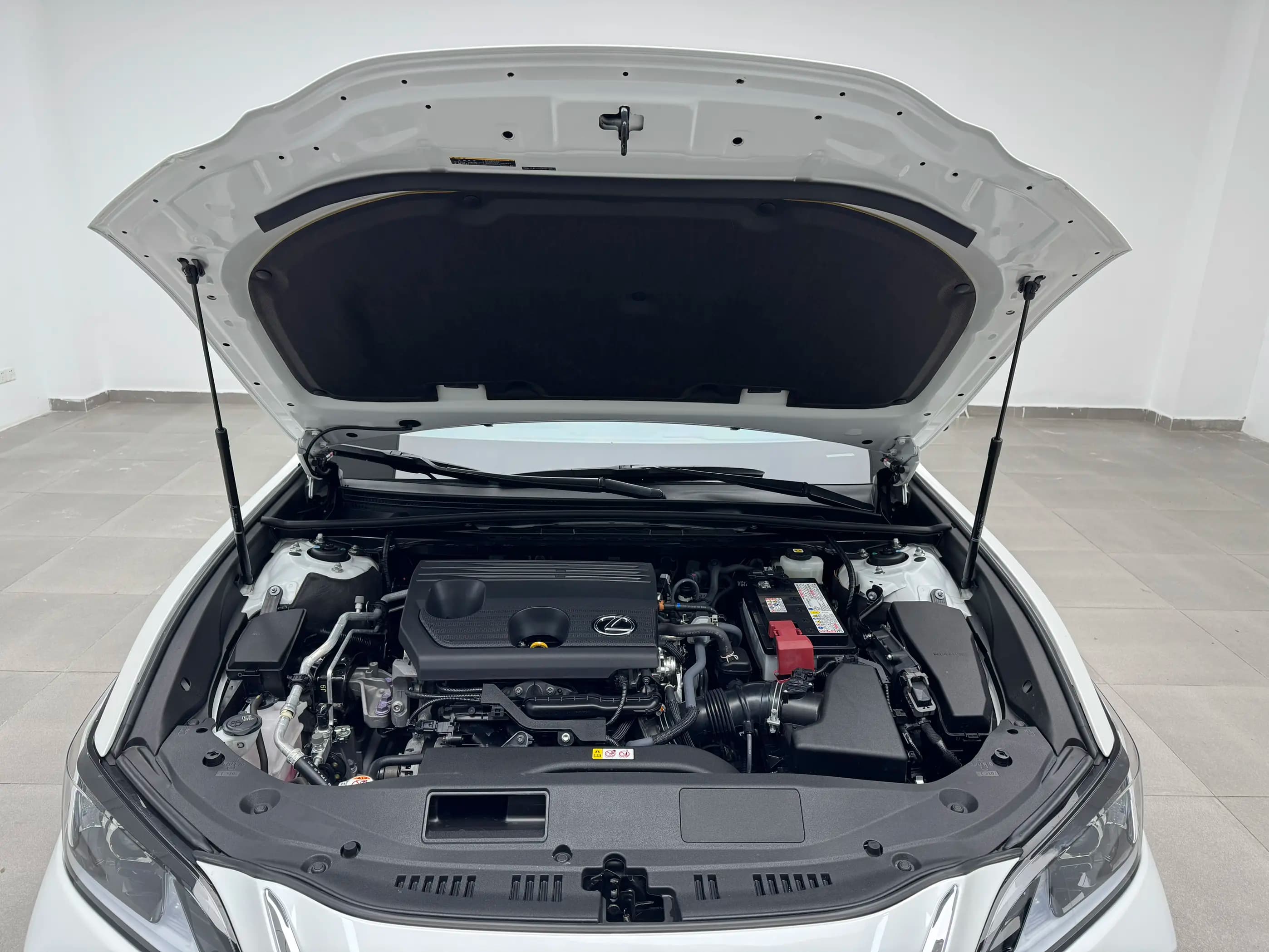 Lexus ES 2023 г. 22306 км. — фото 10