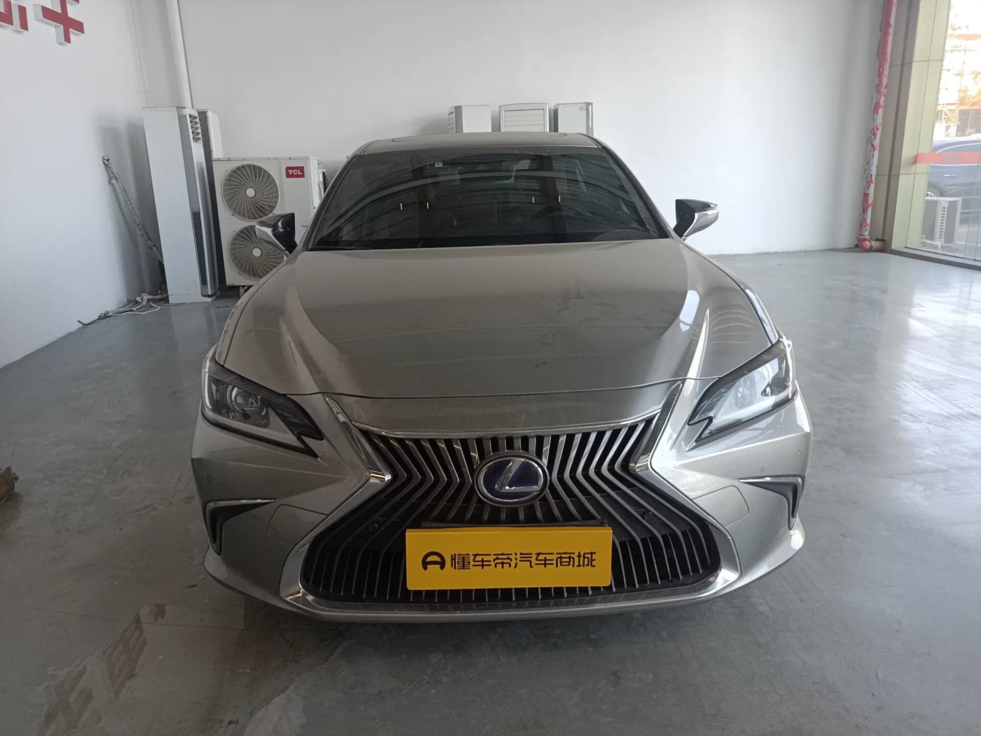Lexus ES 2021 г. 57607 км. — фото 2