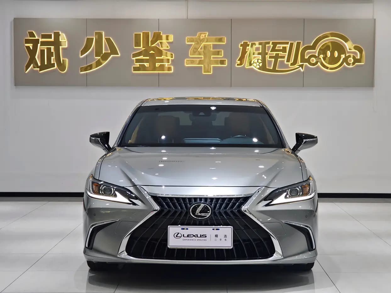 Lexus ES 2022 г. 70008 км. — фото 2