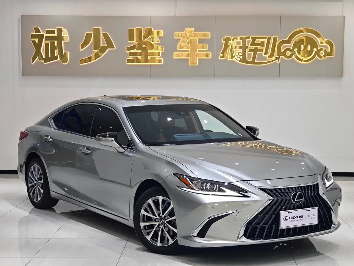 Lexus ES 2022 г. 70008 км. — фото 3