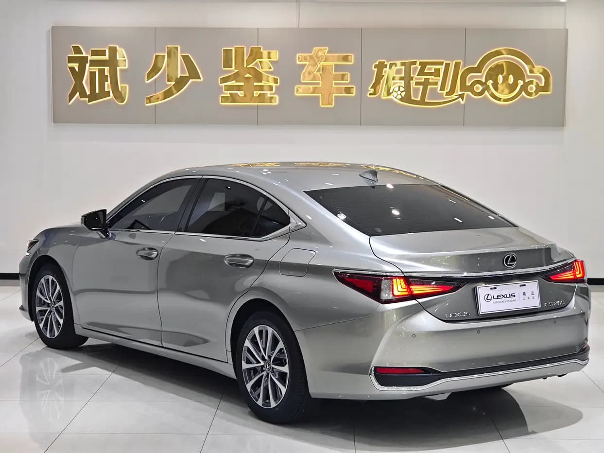 Lexus ES 2022 г. 70008 км. — фото 4