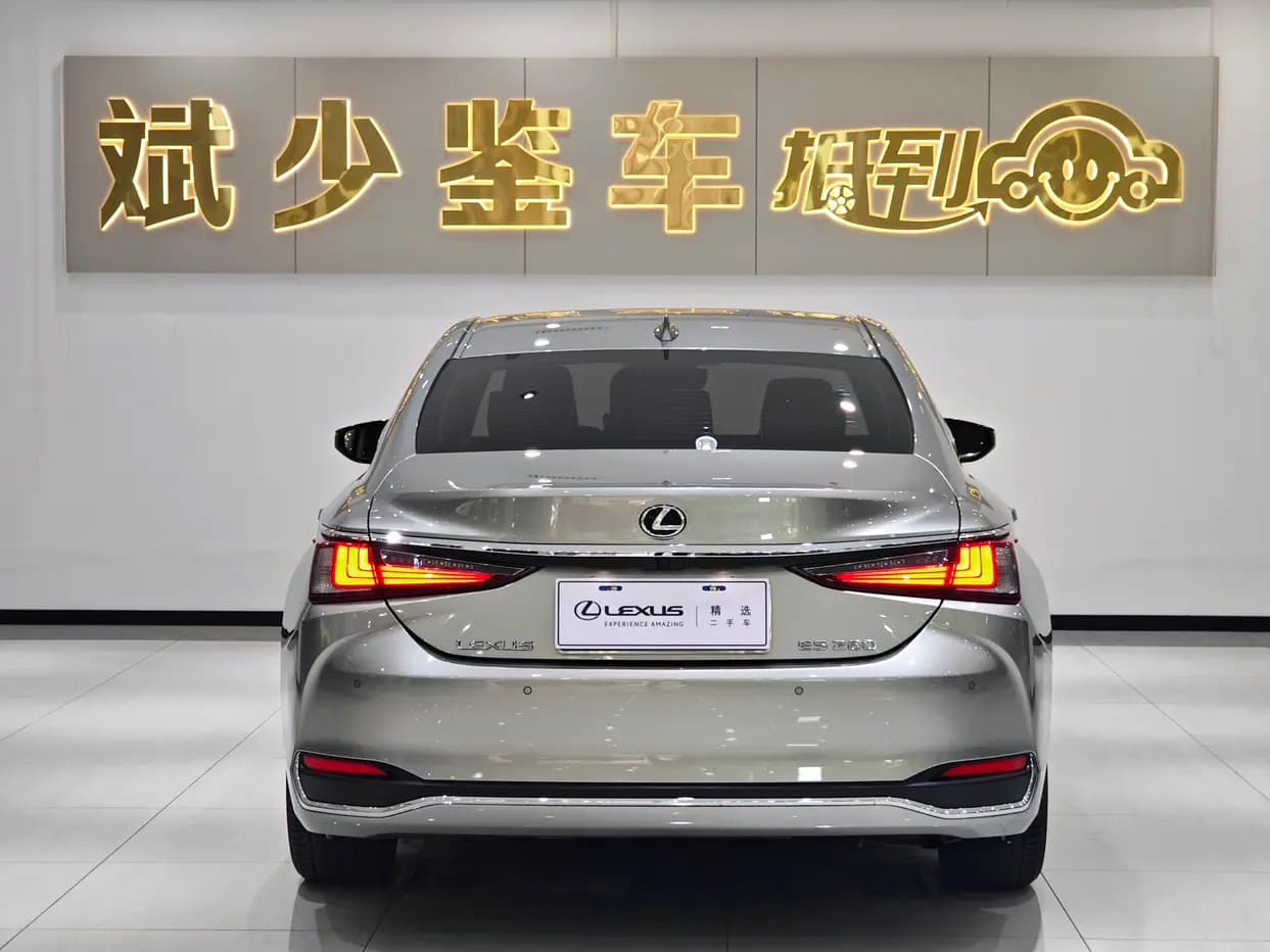 Lexus ES 2022 г. 70008 км. — фото 5