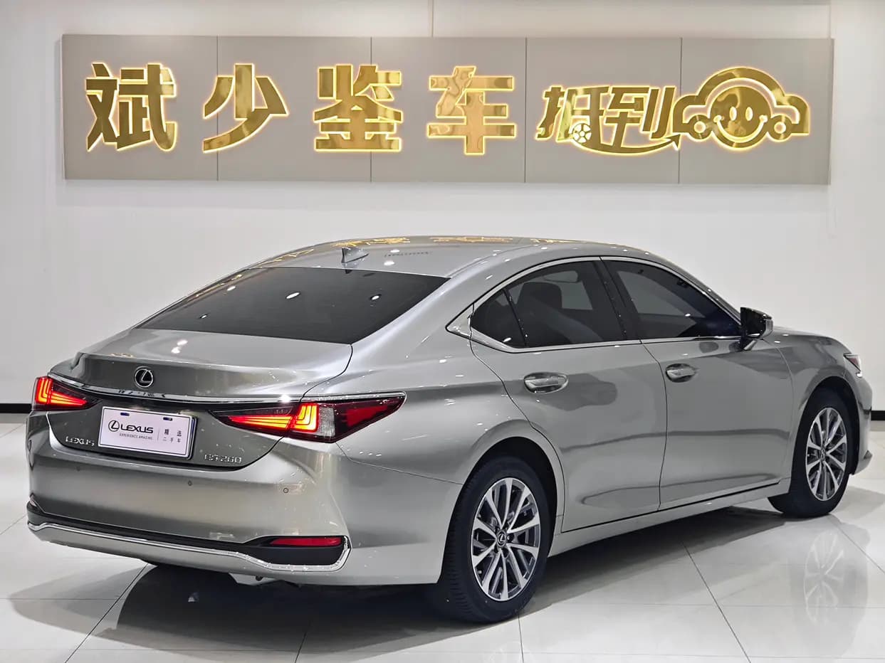 Lexus ES 2022 г. 70008 км. — фото 6