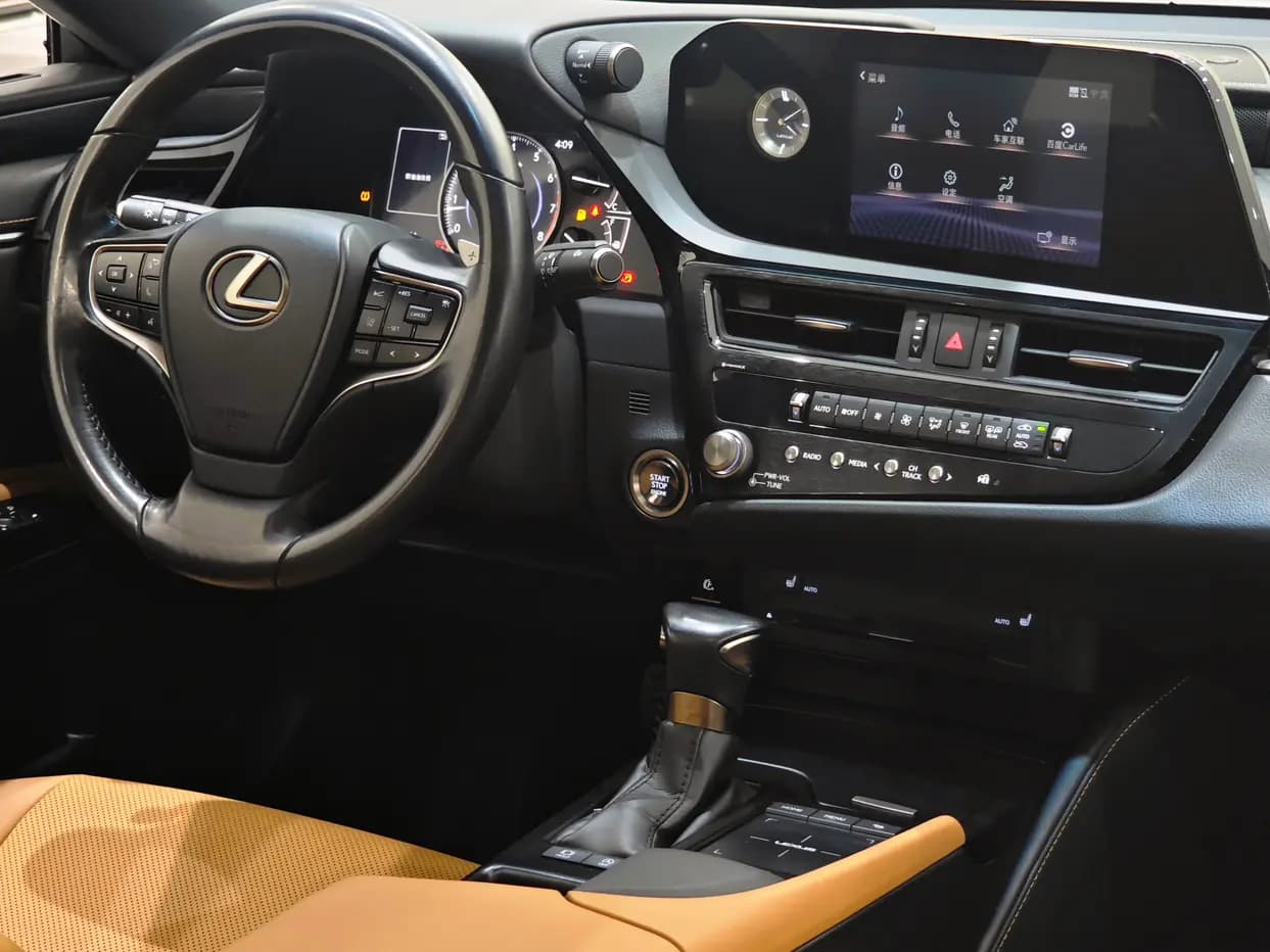Lexus ES 2022 г. 70008 км. — фото 7