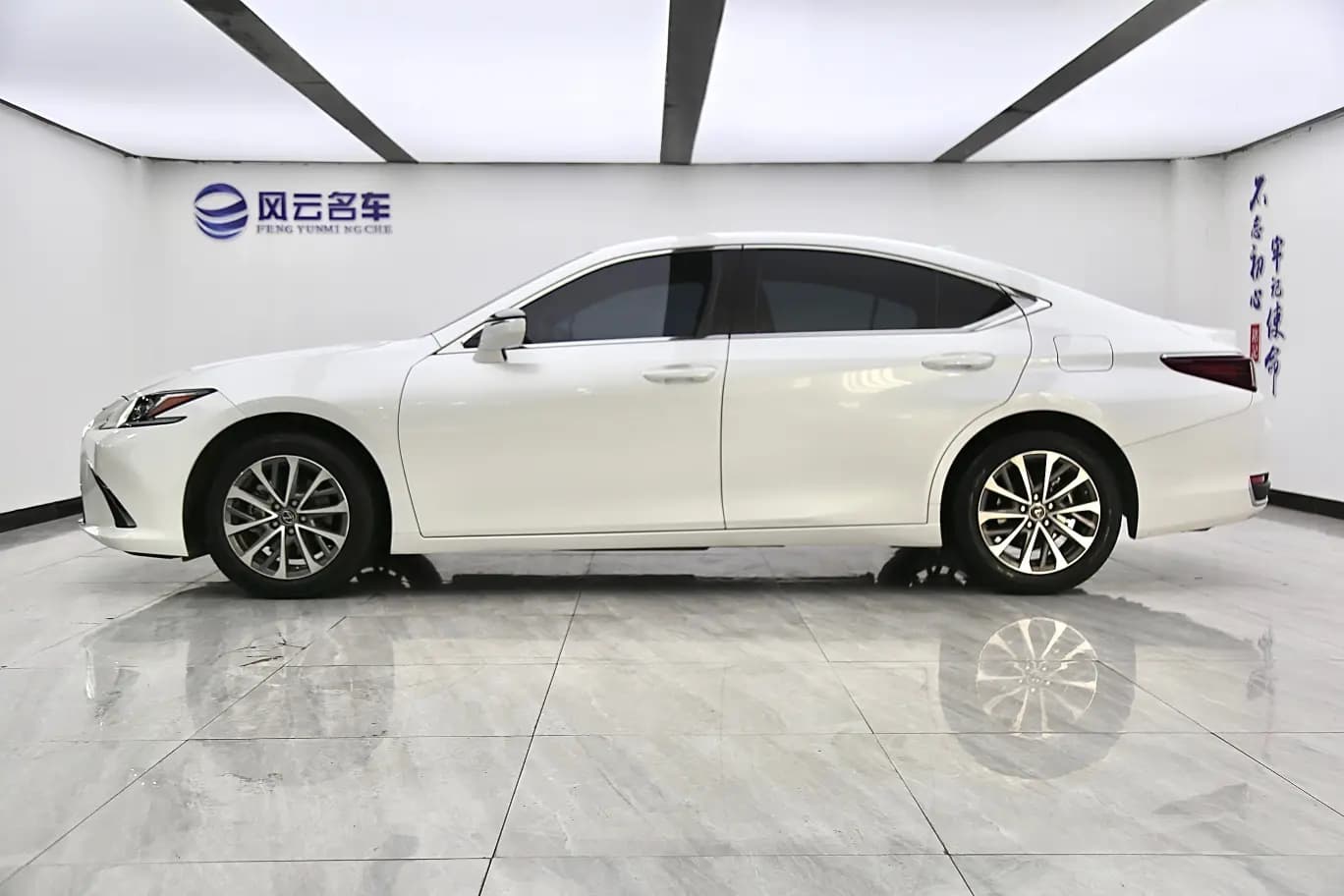 Lexus ES 2021 г. 49009 км. — фото 3