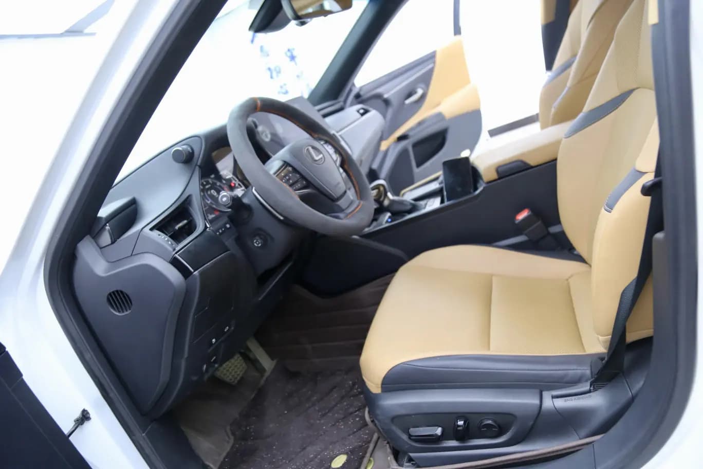 Lexus ES 2021 г. 49009 км. — фото 9