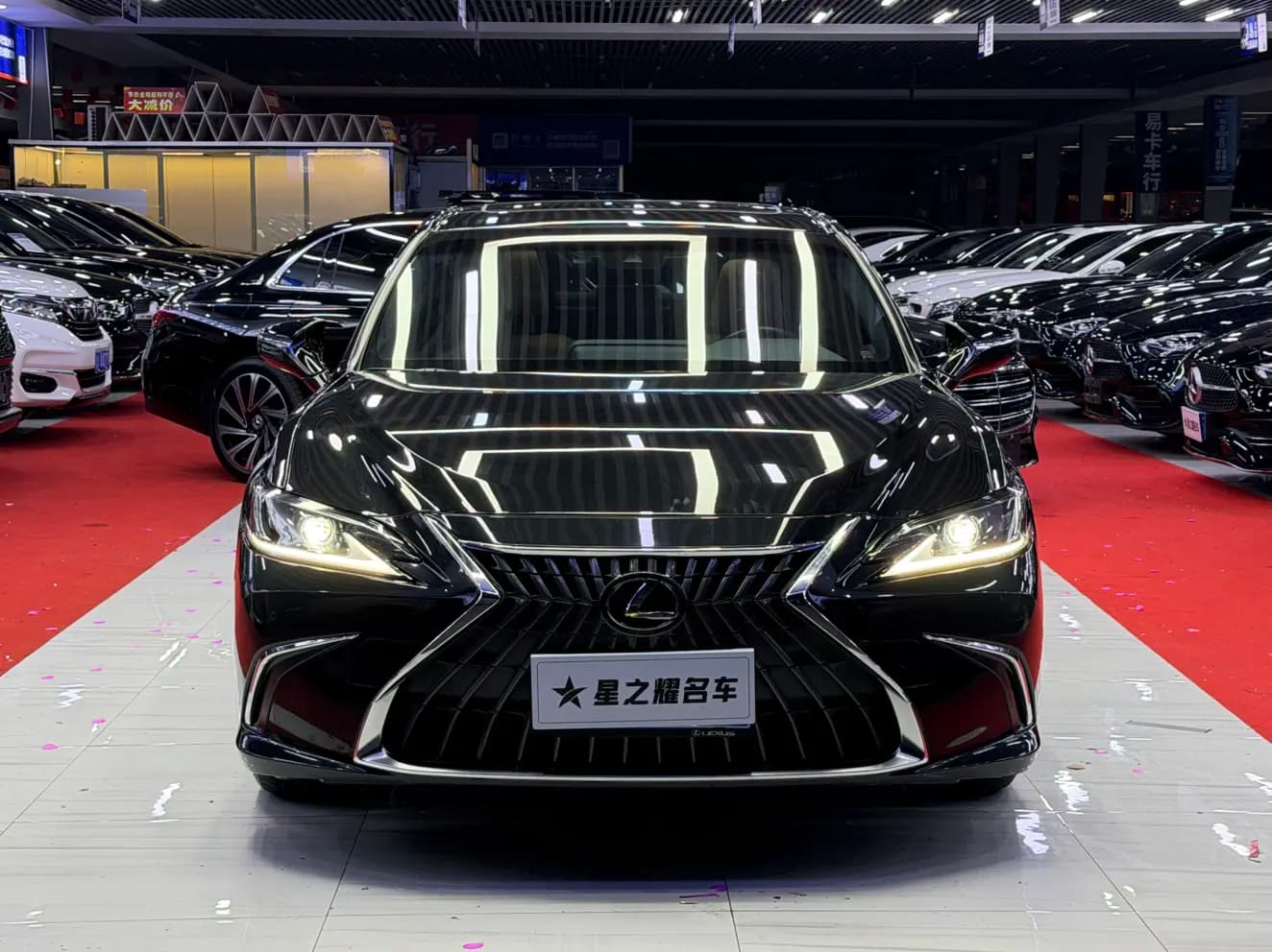 Lexus ES 2022 г. 36010 км. — фото 2