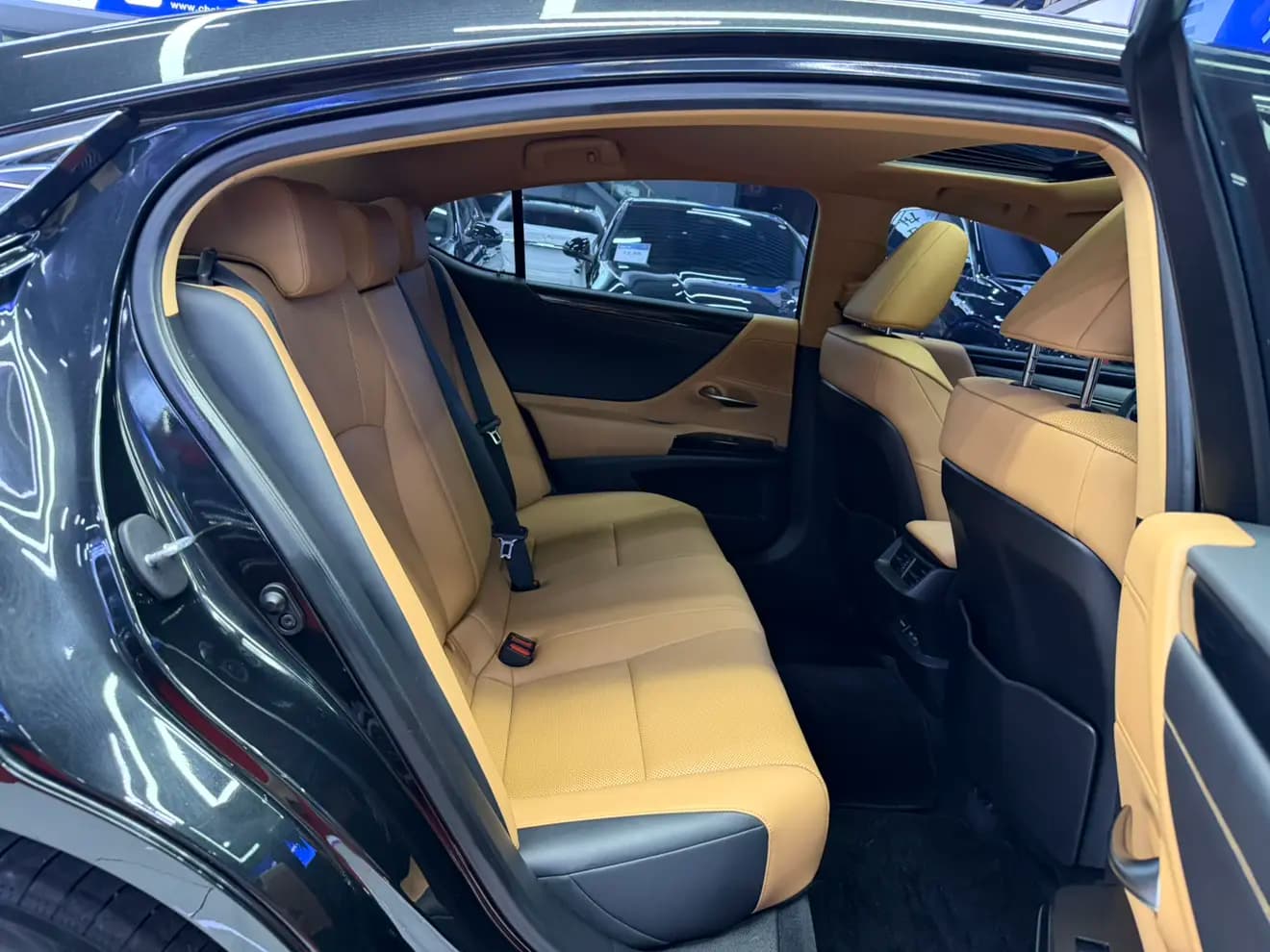 Lexus ES 2022 г. 36010 км. — фото 19