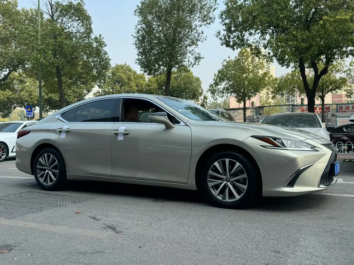 Lexus ES 2021 г. 90011 км. — фото 3