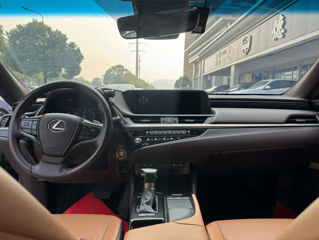 Lexus ES 2021 г. 90011 км. — фото 6