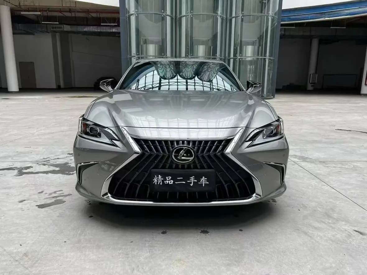 Lexus ES 2022 г. 70012 км. — фото 2