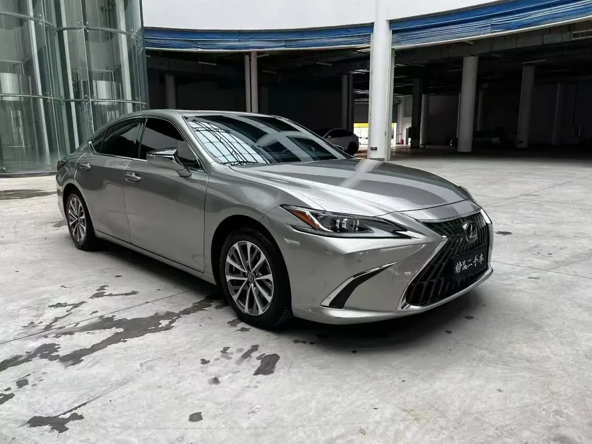 Lexus ES 2022 г. 70012 км. — фото 3