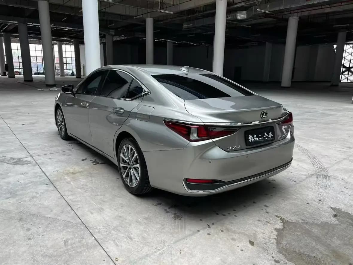 Lexus ES 2022 г. 70012 км. — фото 4