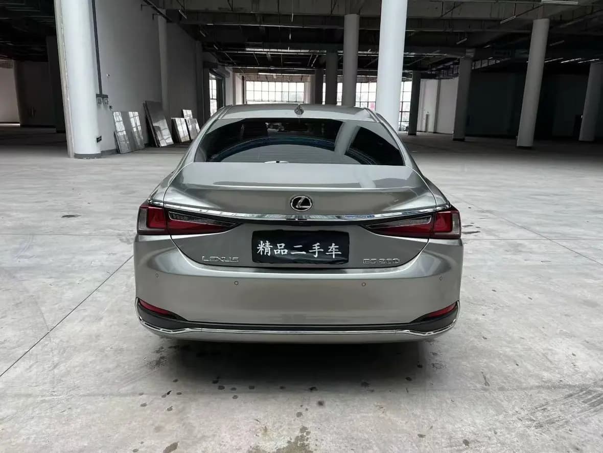 Lexus ES 2022 г. 70012 км. — фото 5