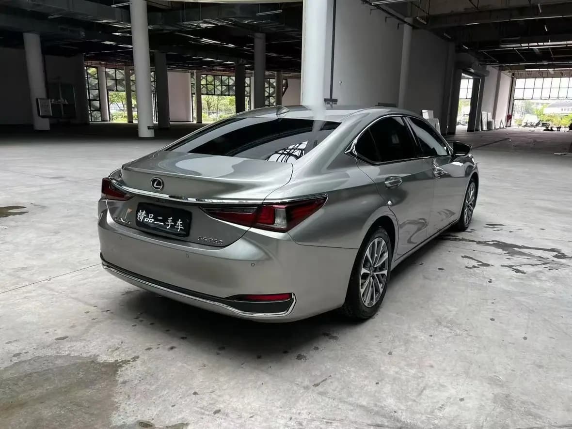 Lexus ES 2022 г. 70012 км. — фото 6
