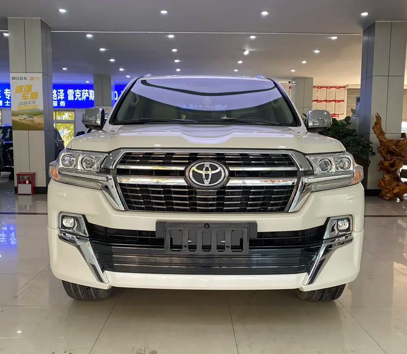 Toyota Land Cruiser 2023 г. 33104 км. — фото 2
