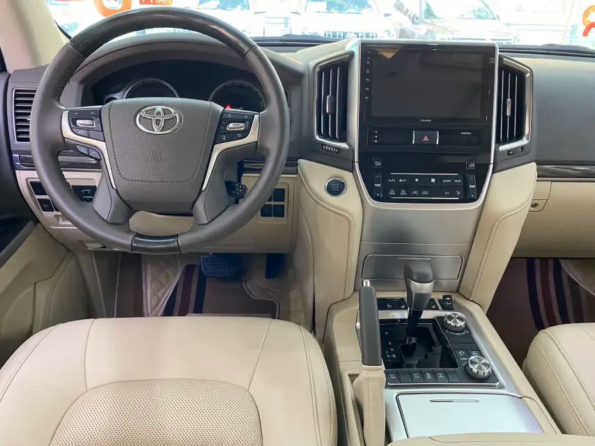 Toyota Land Cruiser 2023 г. 33104 км. — фото 11