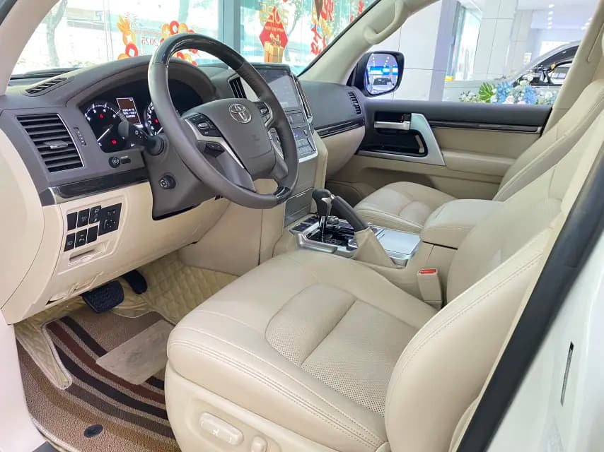 Toyota Land Cruiser 2023 г. 33104 км. — фото 12