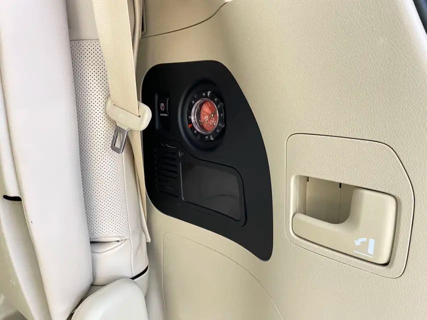 Toyota Land Cruiser 2023 г. 33104 км. — фото 18