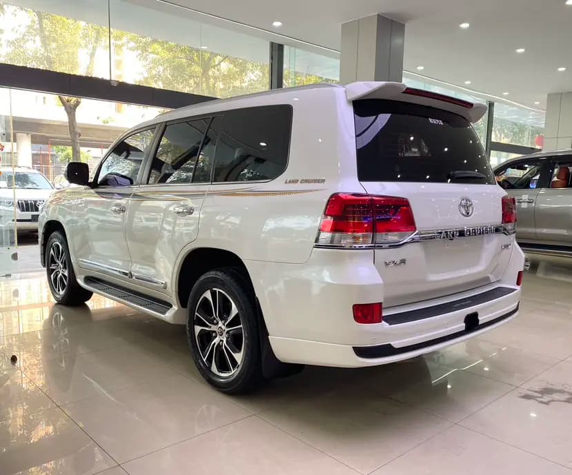 Toyota Land Cruiser 2023 г. 33104 км. — фото 4