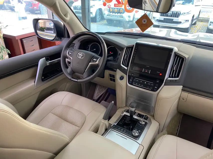 Toyota Land Cruiser 2023 г. 33104 км. — фото 7