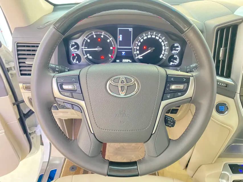 Toyota Land Cruiser 2023 г. 33104 км. — фото 8