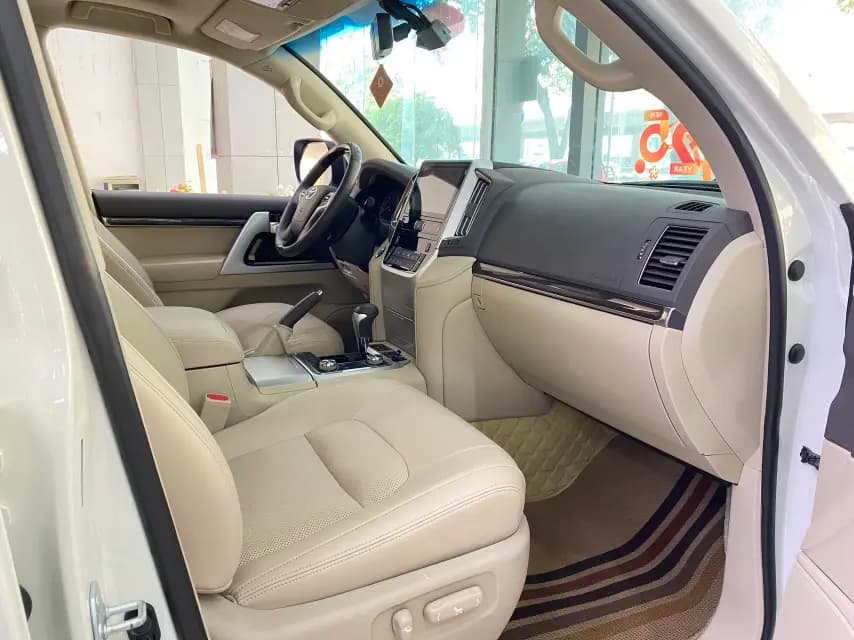 Toyota Land Cruiser 2023 г. 33104 км. — фото 9