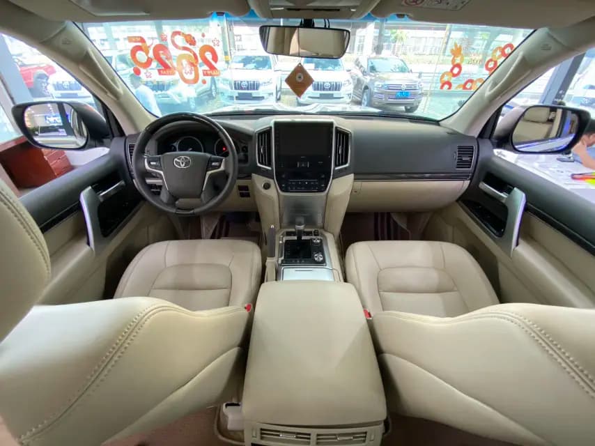 Toyota Land Cruiser 2023 г. 33104 км. — фото 10