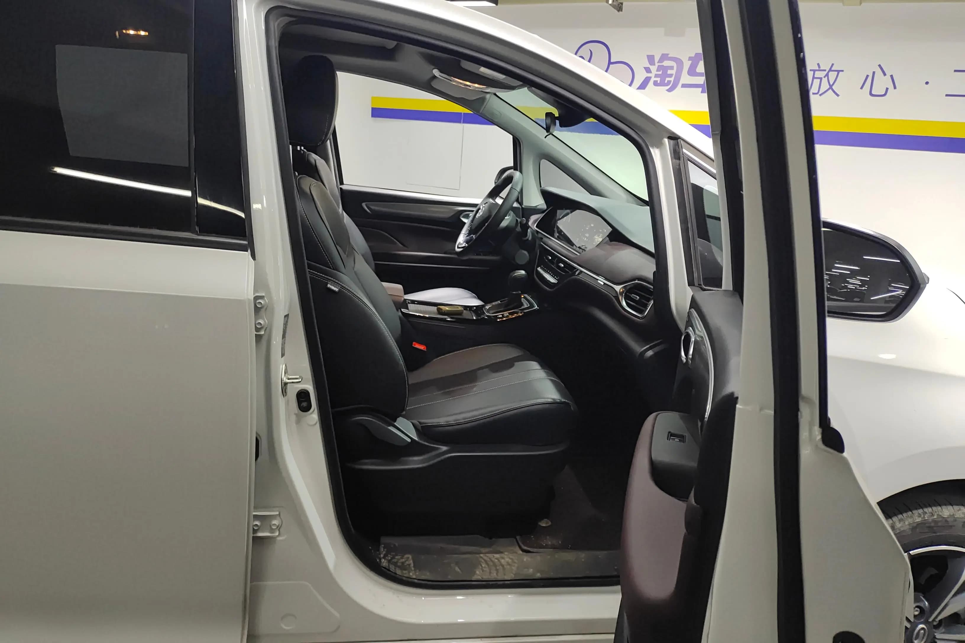 GAC Trumpchi M6 2024 г. 31100 км. — фото 15