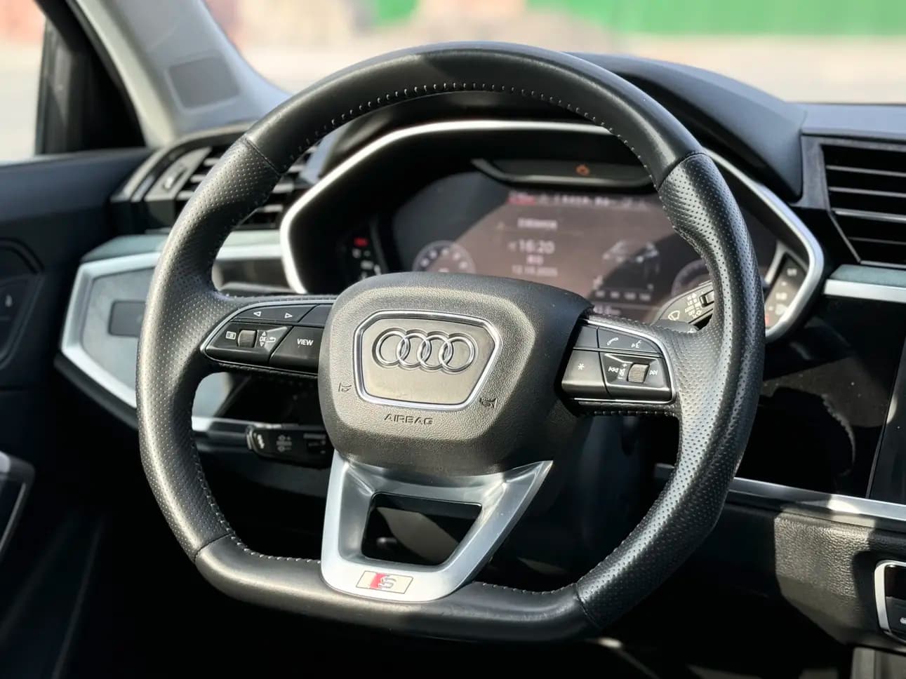 Audi Q3 Sportback 2022 г. 60018 км. — фото 12
