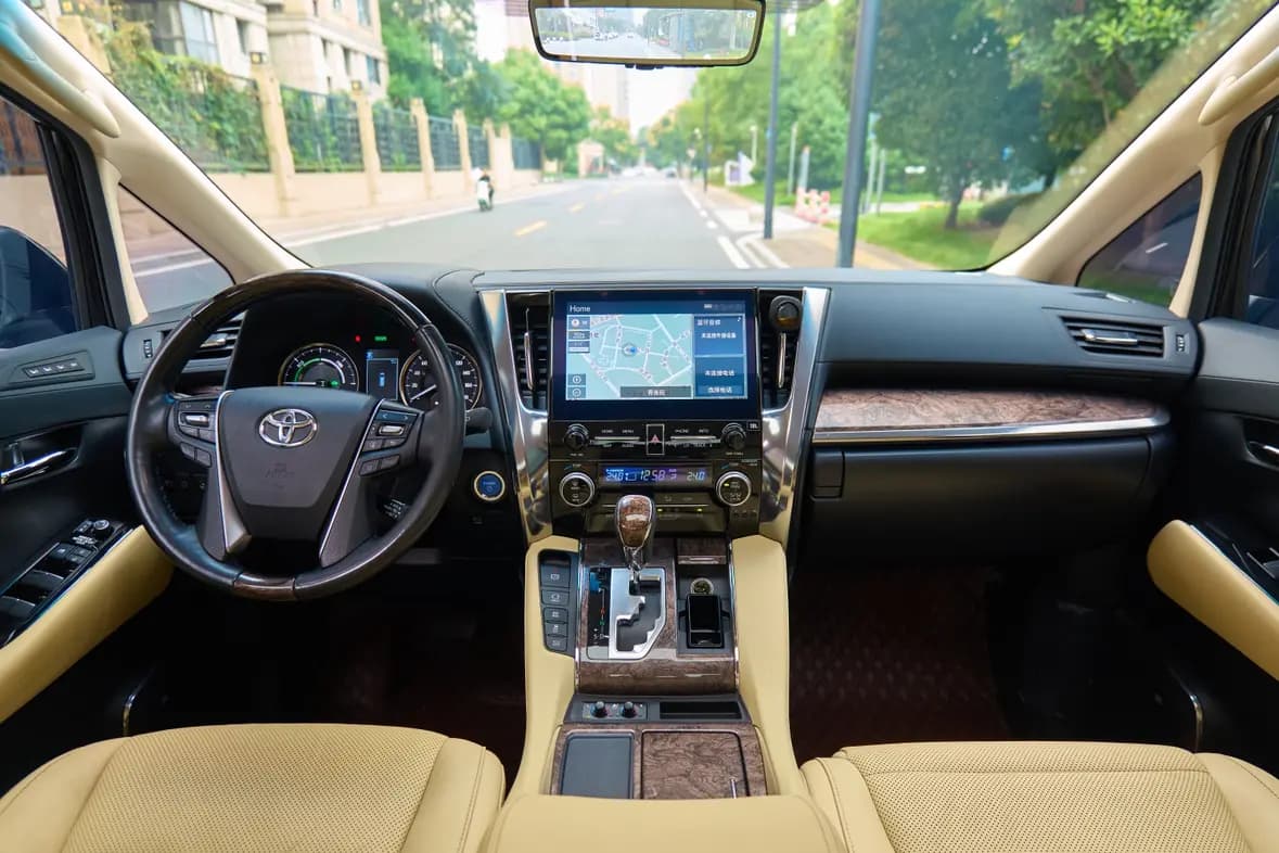 Toyota Crown Wellfire 2021 г. 74047 км. — фото 15