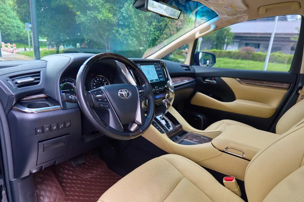 Toyota Crown Wellfire 2021 г. 74047 км. — фото 20
