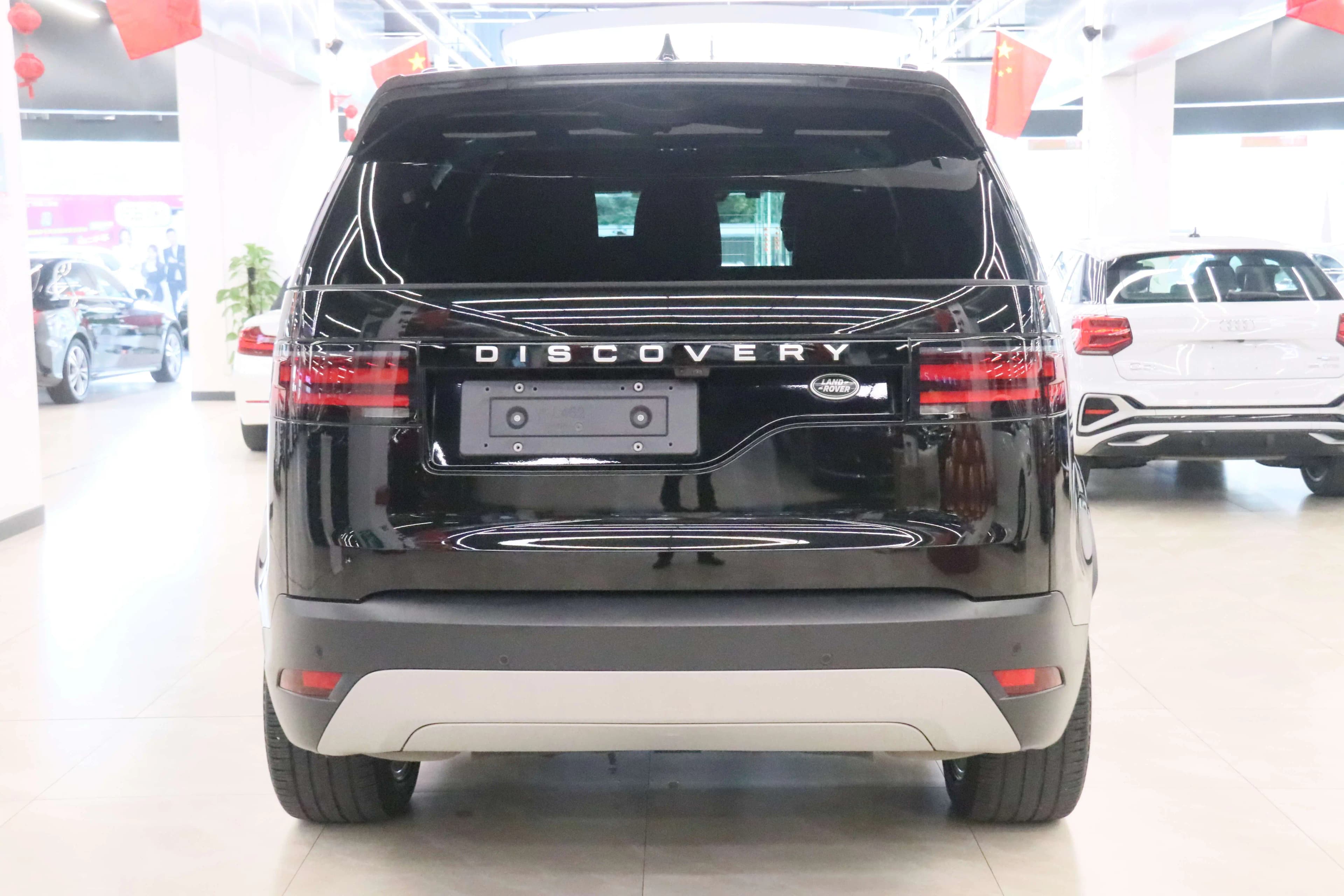 Land Rover Discovery 2024 г. 31778 км. — фото 4