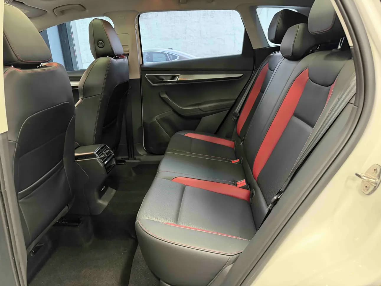 Skoda Karoq 2022 г. 30063 км. — фото 21