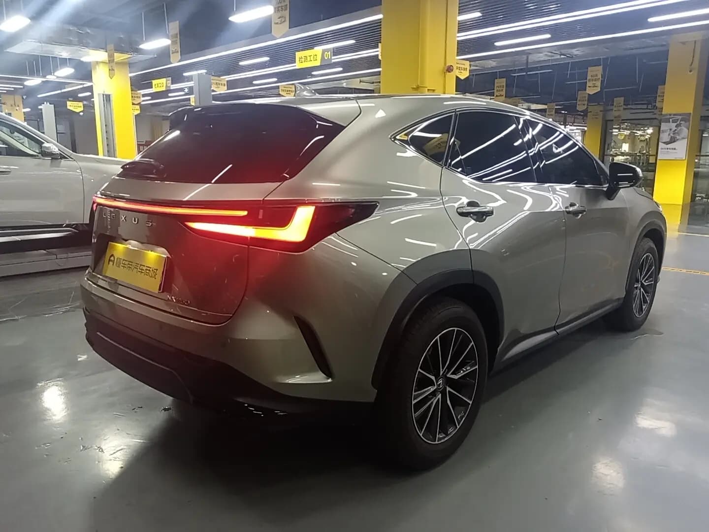 Lexus NX 2025 г. 30135 км. — фото 4