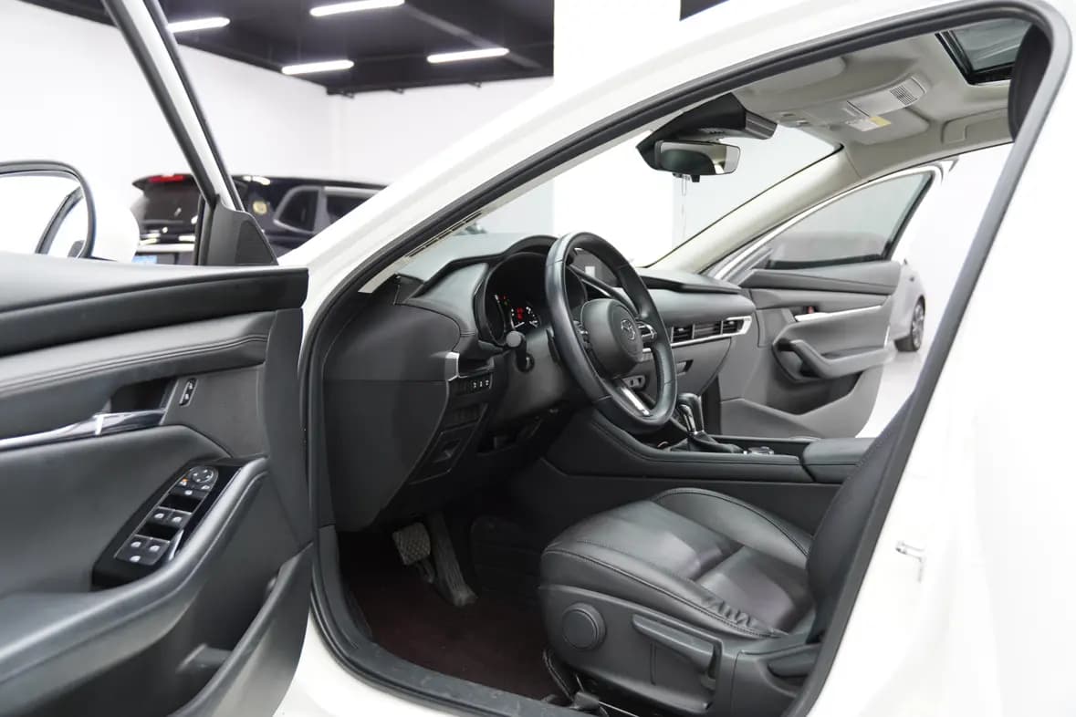 Mazda Axela 2022 г. 32002 км. — фото 19