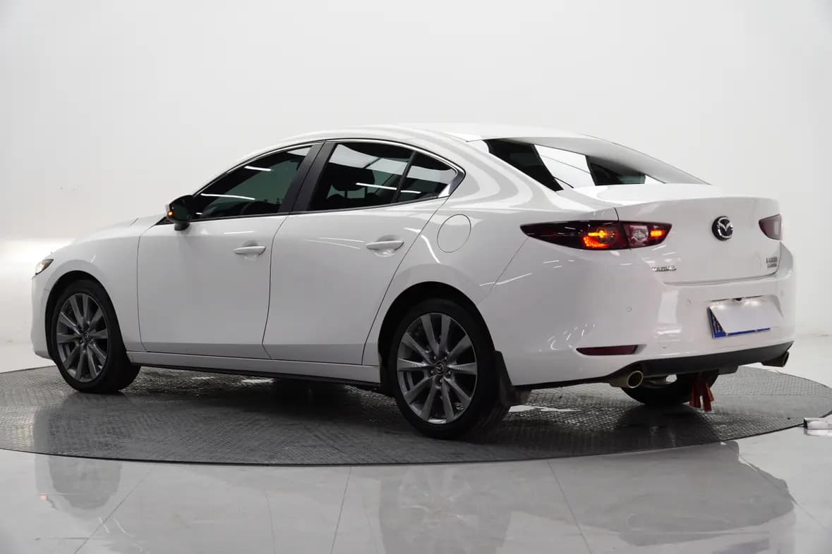 Mazda Axela 2022 г. 32002 км. — фото 4