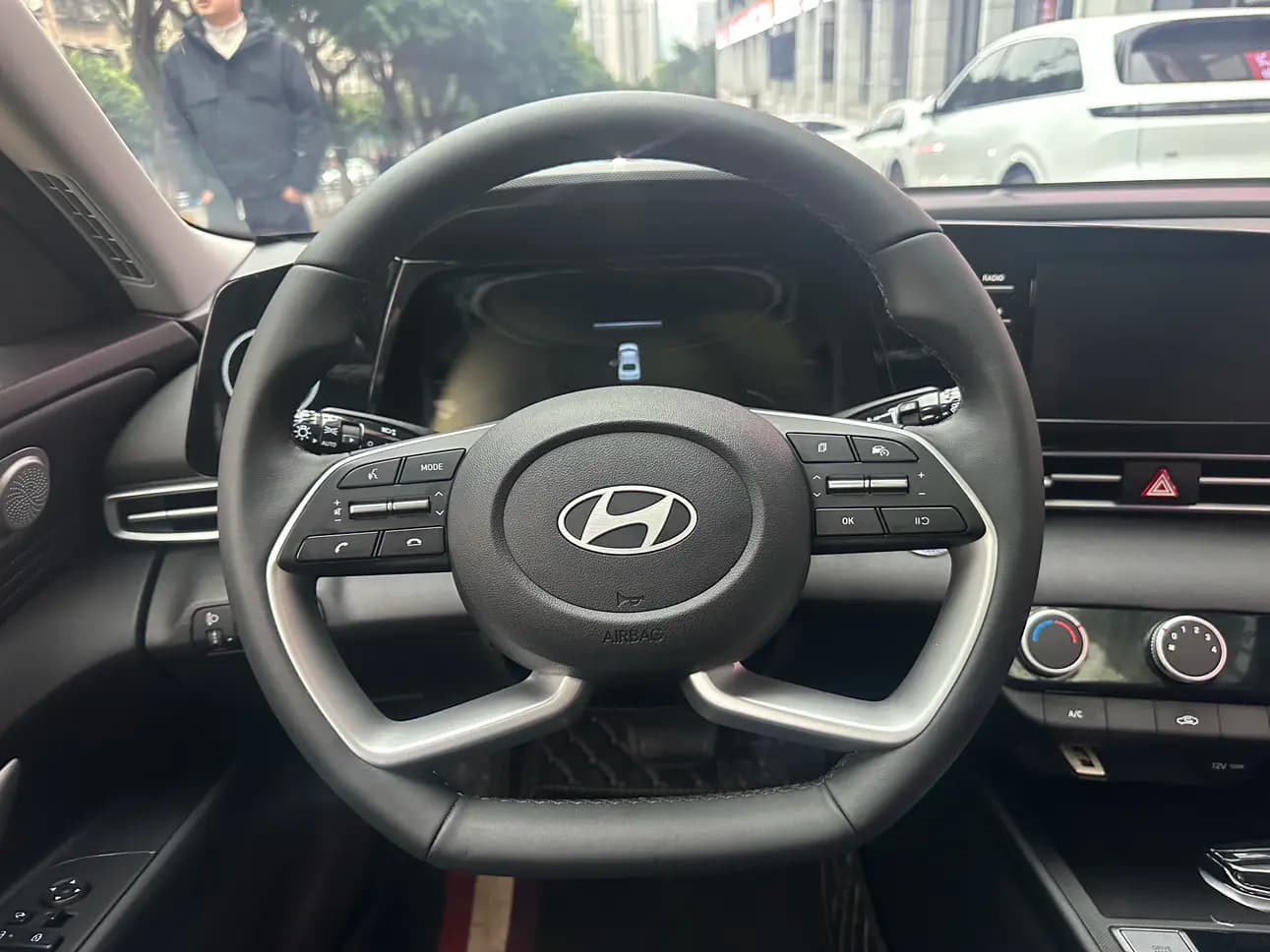 Hyundai Elantra 2025 г. 5055 км. — фото 10