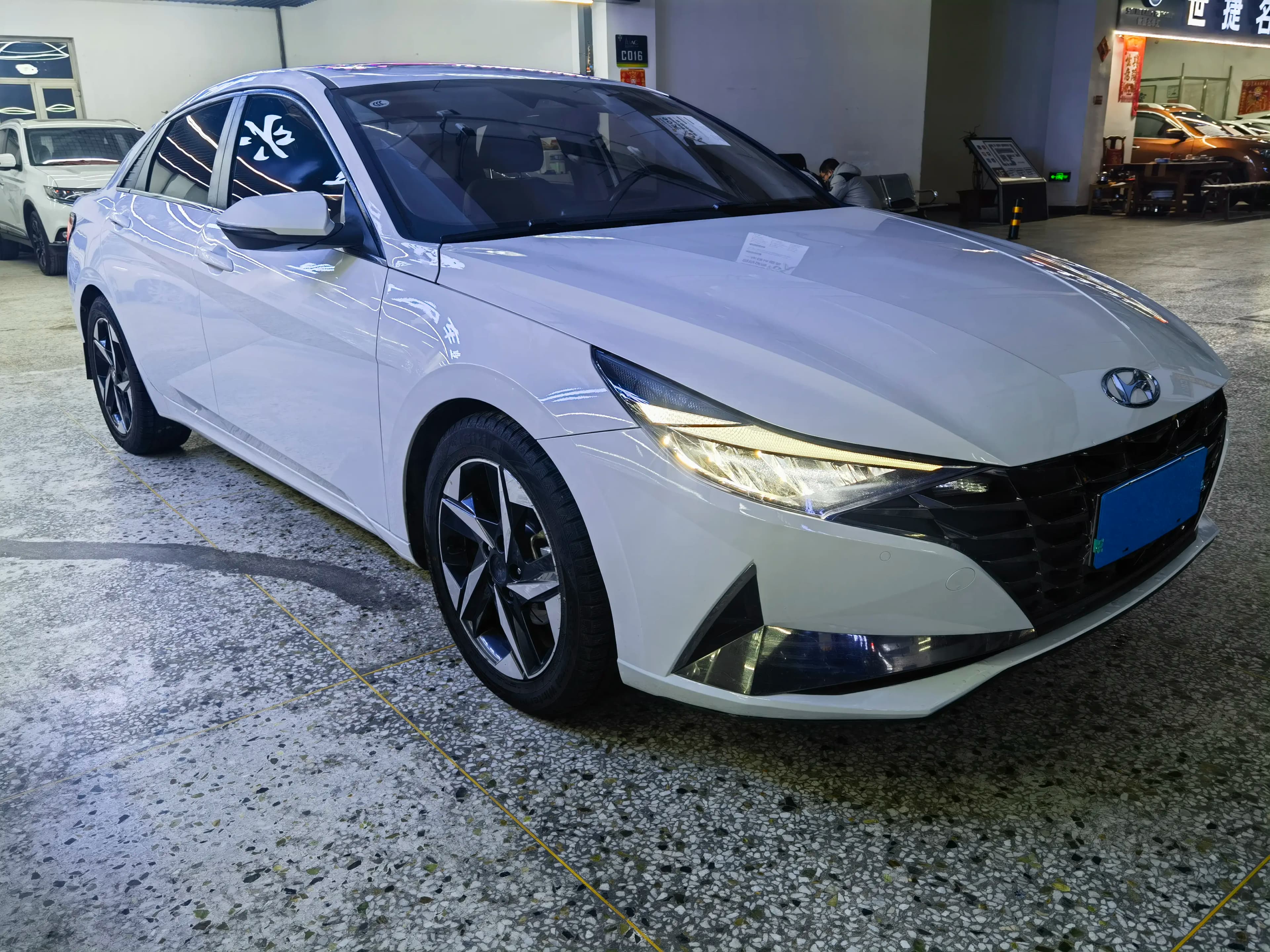 Hyundai Elantra 2021 г. 66056 км. — фото 3