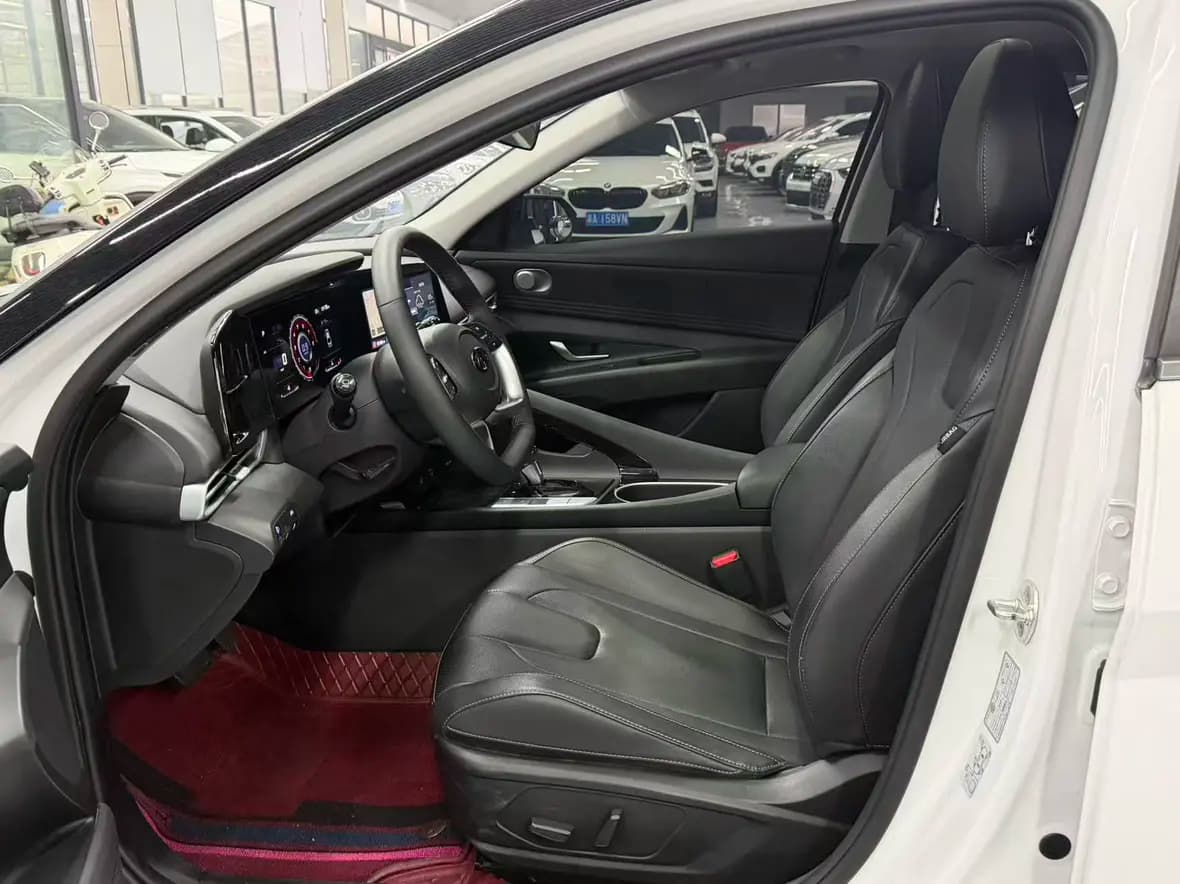Hyundai Elantra 2022 г. 16058 км. — фото 11