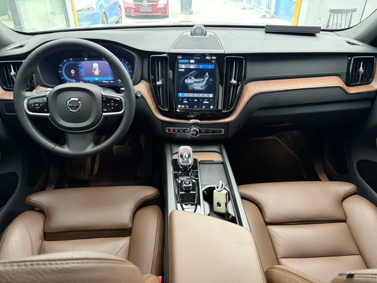 Volvo XC60 2023 г. 47120 км. — фото 11