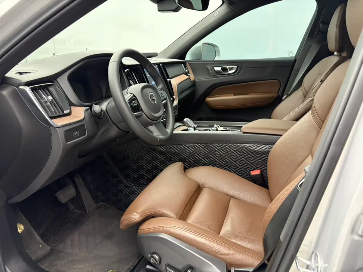 Volvo XC60 2023 г. 47120 км. — фото 13